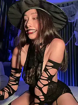 Sophiehii online show from October 31, 1:48 pm