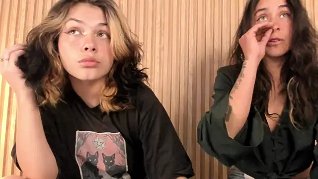 riley colors online show from April 10, 8:37 pm