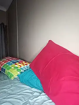 Missmesexycouple69 online show from February 28, 3:17 am