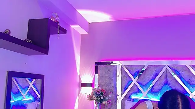 Larabrooks online show from April 13, 7:36 pm