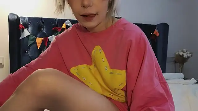 Moon Lollie  online show from January 12, 8:08 am