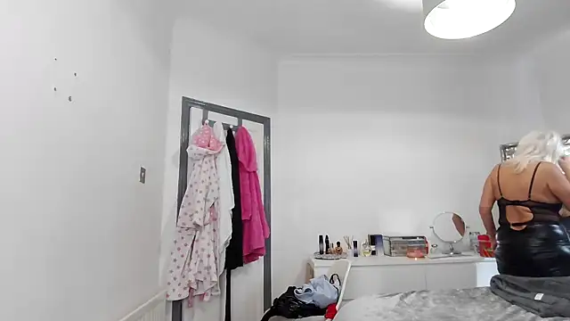 TanyaTaylor45 online show from October 31, 3:16 pm