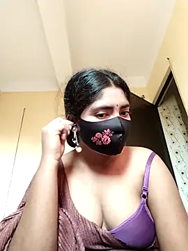 Snapshot of Lina-Rose chatting on October 14, 1:30 am Lina-Rose online show from October 14, 1:30 am
