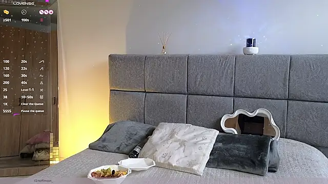 Soffimoon  online show from March 6, 8:59 pm