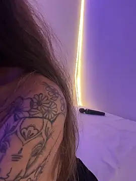 AmmyCollinsW online show from March 29, 11:15 pm