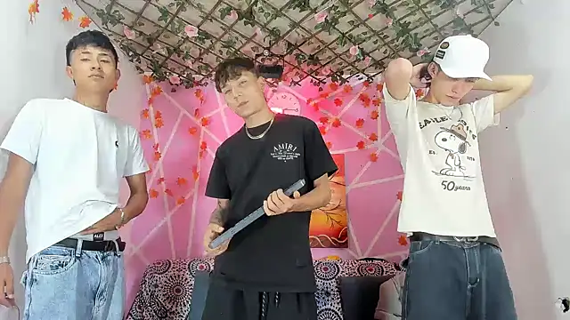 Fresahot2005 online show from December 4, 8:31 pm