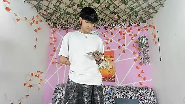 Fresahot2005 online show from December 18, 2:00 pm