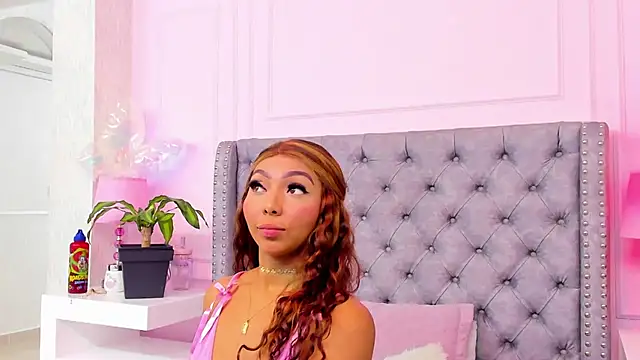 HaileeRoberts online show from April 20, 12:30 pm