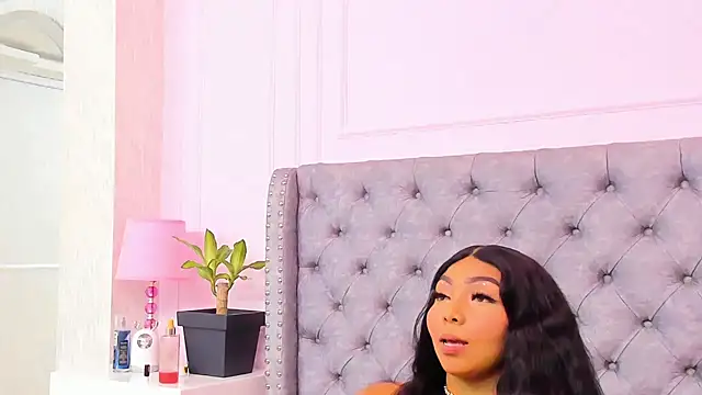 HaileeRoberts online show from January 13, 12:20 pm