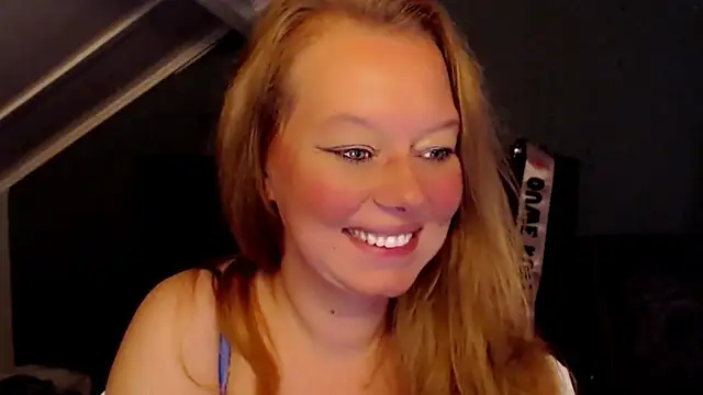 roxanna24 online show from May 19, 8:05 pm