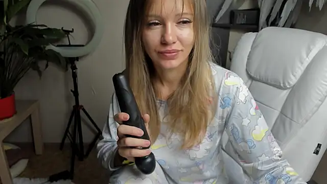 foxy blond online show from September 18, 12:20 am