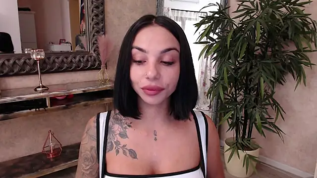 Snapshot of MissJuliax chatting on September 12, 8:34 am MissJuliax online show from September 12, 8:34 am