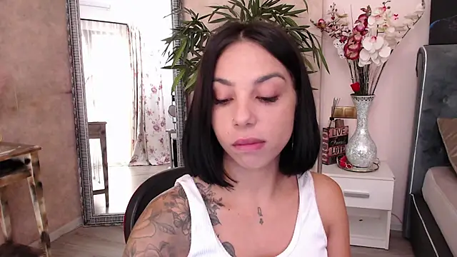 Snapshot of MissJuliax chatting on September 10, 6:02 am MissJuliax online show from September 10, 6:02 am