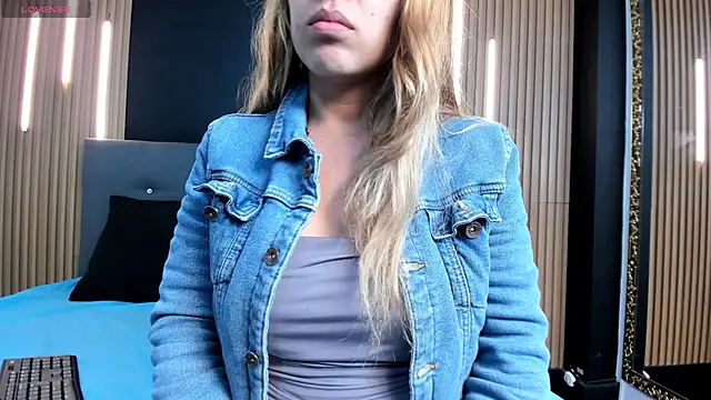 EvaaLovia1 online show from April 8, 1:35 pm