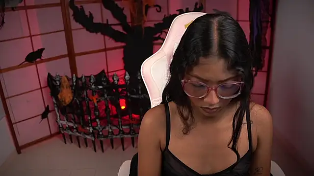 small emilie online show from October 21, 4:00 pm