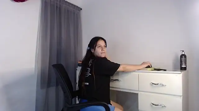 melody  bleir online show from November 22, 3:42 am