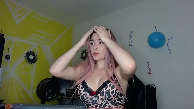 Snapshot of Nikolle_Rouss chatting on October 13, 11:51 pm Nikolle Rouss online show from October 13, 11:51 pm