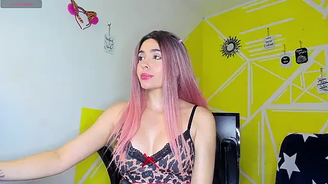 Nikolle Rouss online show from January 8, 1:48 pm