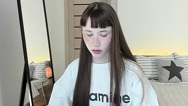 Stella Sunny online show from April 8, 8:05 am