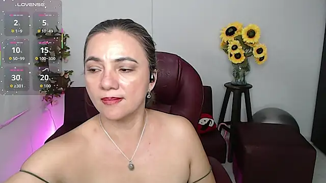 Ghada milf online show from April 5, 11:15 pm