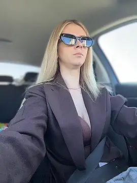 Love Bri online show from April 17, 10:28 am