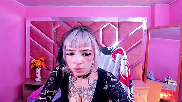 Samantha Smiith online show from April 19, 4:01 am