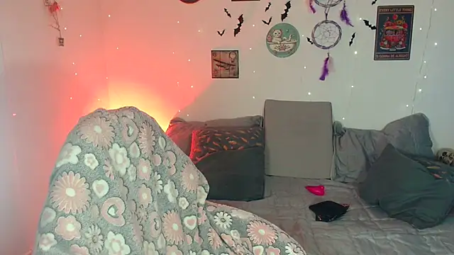 catalinamommyx online show from November 4, 1:10 am