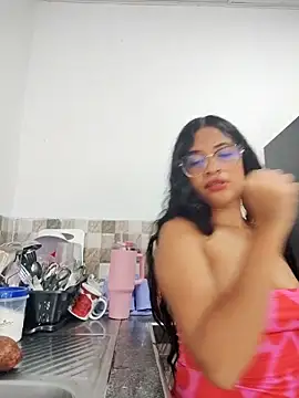 DAFNNEE ROSS online show from October 27, 3:40 pm