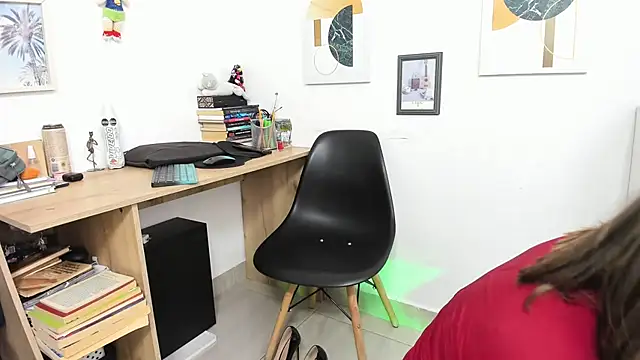 Snapshot of Emma_Jnes chatting on November 13, 3:55 pm Emma Jnes online show from November 13, 3:55 pm