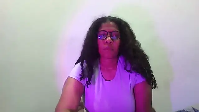 Snapshot of Ivon-09 chatting on October 15, 10:34 pm Ivon-09 online show from October 15, 10:34 pm