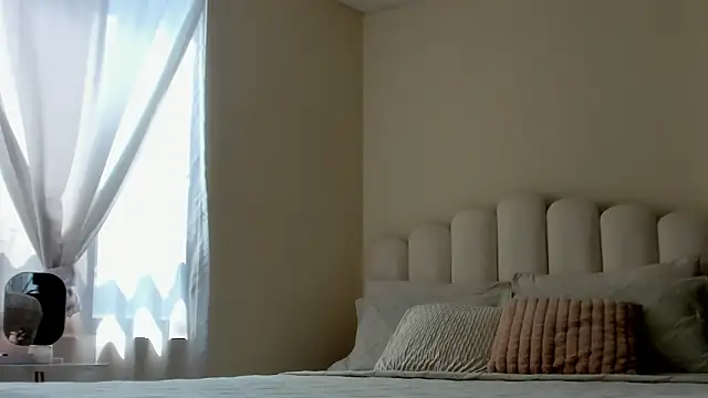 evely coelloo online show from November 4, 4:56 pm