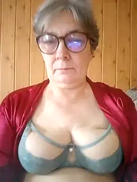 Snapshot of IrinaSweet54 chatting on September 29, 8:08 am IrinaSweet54 online show from September 29, 8:08 am