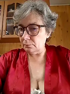 Snapshot of IrinaSweet54 chatting on September 16, 6:10 am IrinaSweet54 online show from September 16, 6:10 am