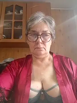 Snapshot of IrinaSweet54 chatting on September 12, 8:01 am IrinaSweet54 online show from September 12, 8:01 am