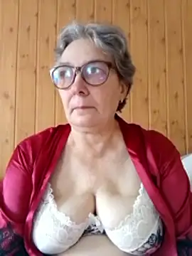 Snapshot of IrinaSweet54 chatting on October 13, 6:38 am IrinaSweet54 online show from October 13, 6:38 am