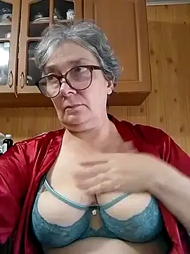 Snapshot of IrinaSweet54 chatting on September 13, 8:11 am IrinaSweet54 online show from September 13, 8:11 am