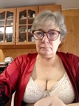 Snapshot of IrinaSweet54 chatting on September 24, 7:07 am IrinaSweet54 online show from September 24, 7:07 am