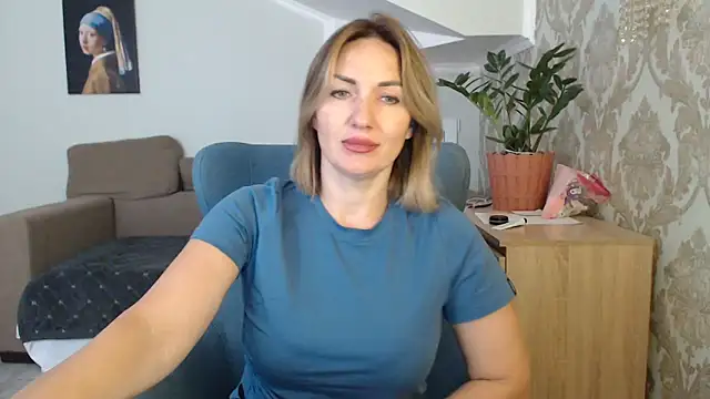 Snapshot of Mallinia chatting on October 11, 12:08 pm Mallinia online show from October 11, 12:08 pm