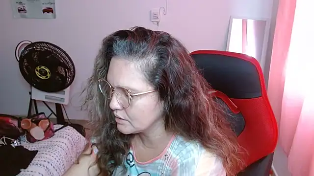 Snapshot of helenca43 chatting on October 2, 12:32 pm helenca43 online show from October 2, 12:32 pm
