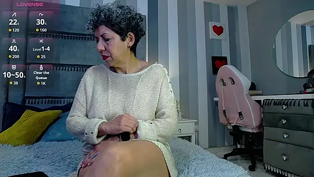 Julianewell online show from January 14, 12:32 pm