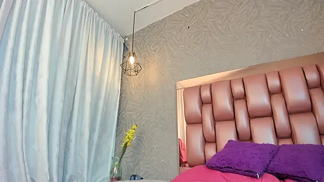 KOURTNEY-- online show from February 3, 2:53 am