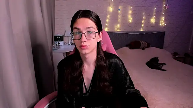 Alfreda Mills online show from September 10, 10:15 am