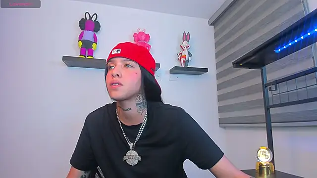 Gangster Girl online show from February 19, 2:33 am