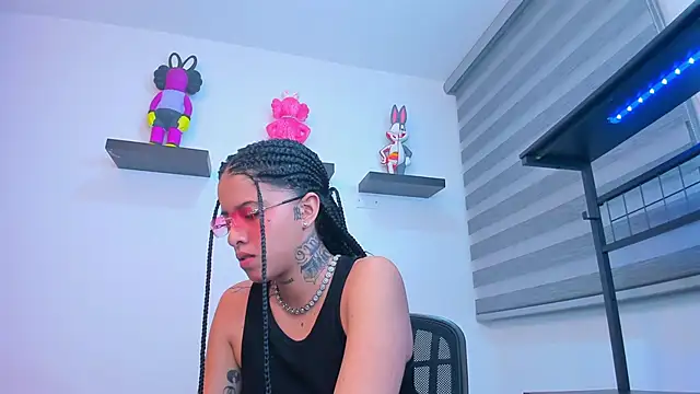 Snapshot of Gangster_Girl chatting on October 4, 1:00 am Gangster Girl online show from October 4, 1:00 am