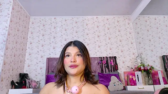 AvrillThomas online show from February 4, 6:55 pm