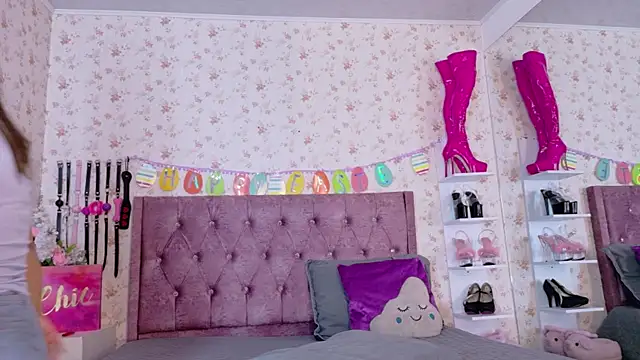 AvrillThomas online show from March 31, 7:25 pm