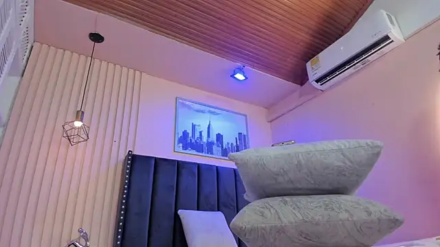 viiolett lee online show from April 16, 8:08 pm