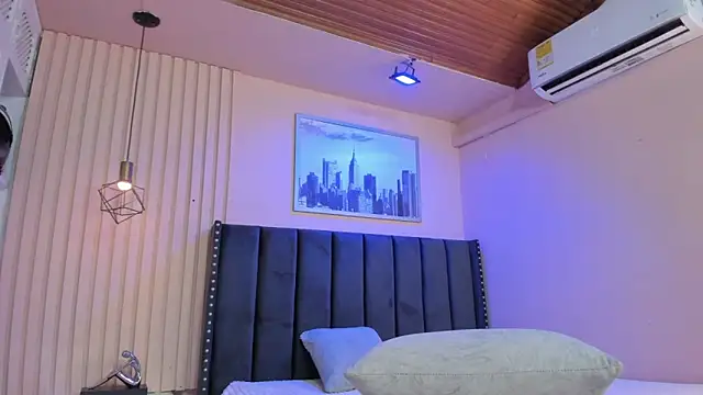 viiolett lee online show from April 11, 8:34 pm