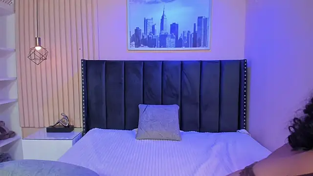 viiolett lee online show from April 17, 9:50 pm