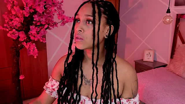 Elith noa online show from November 1, 8:24 pm